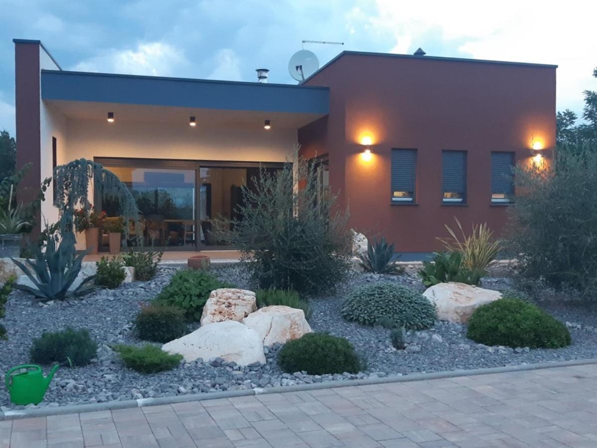 Apartments Bijou With Big Private Garden Near Umag Vilanija Екстериор снимка