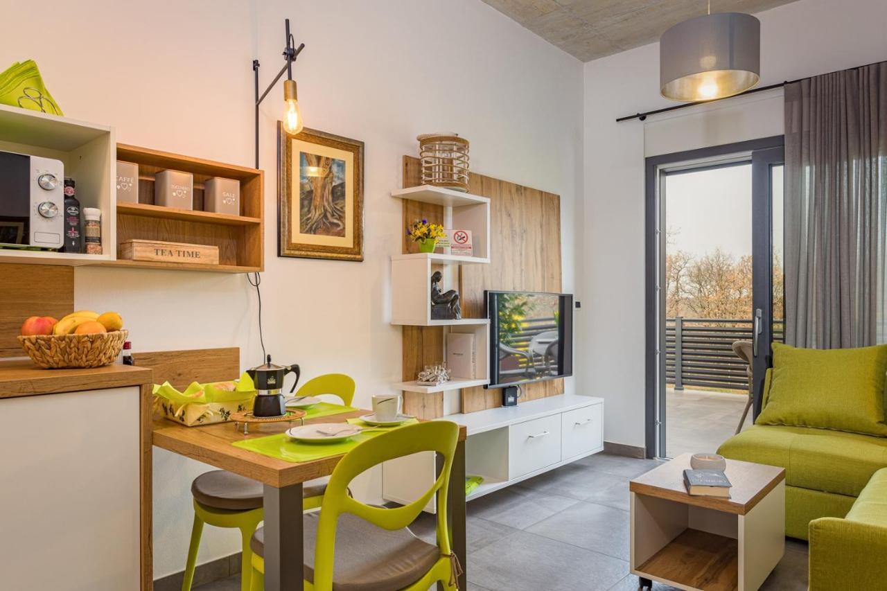 Apartments Bijou With Big Private Garden Near Umag Vilanija Екстериор снимка