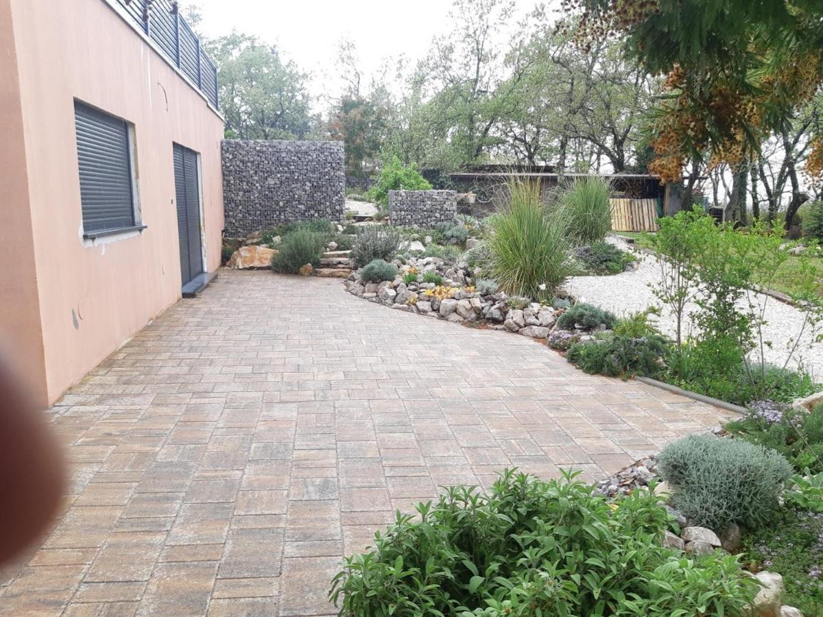 Apartments Bijou With Big Private Garden Near Umag Vilanija Екстериор снимка