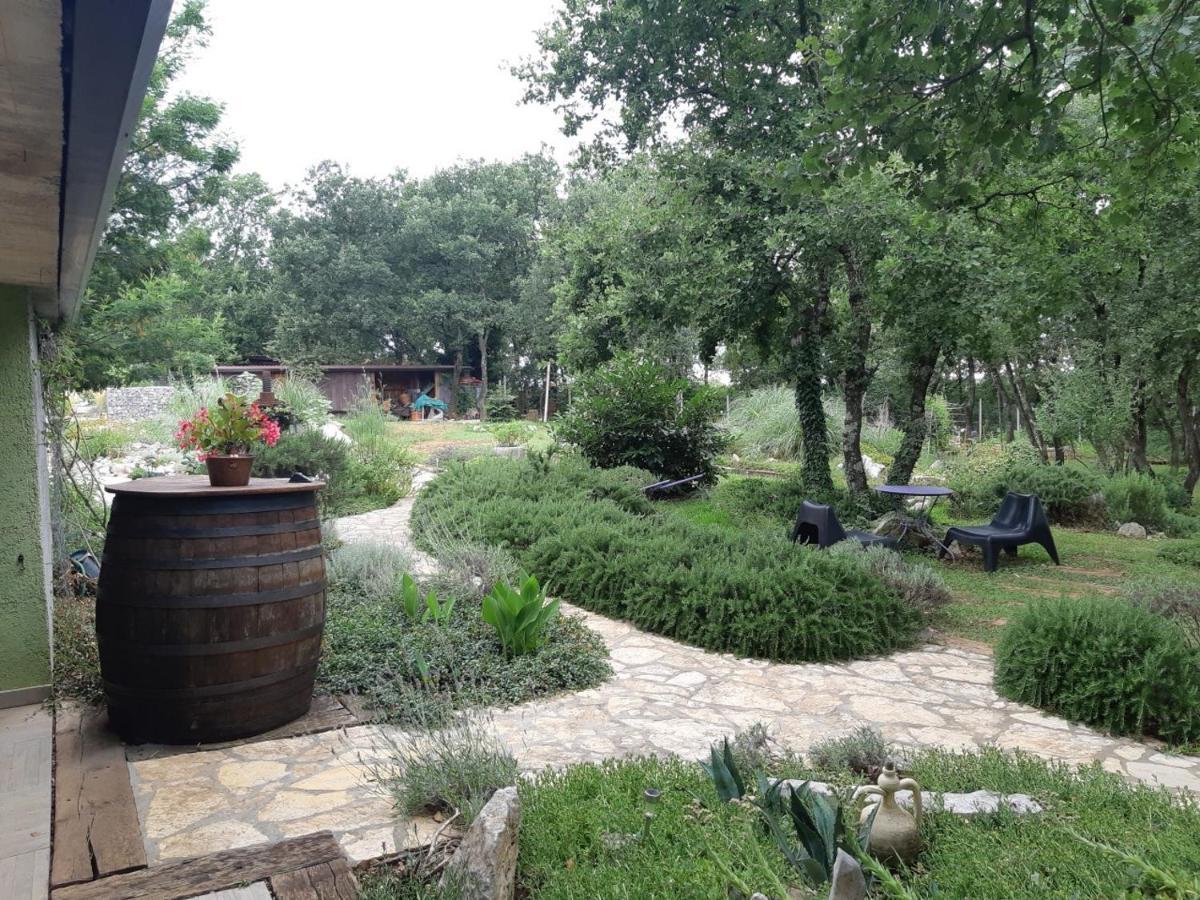 Apartments Bijou With Big Private Garden Near Umag Vilanija Екстериор снимка