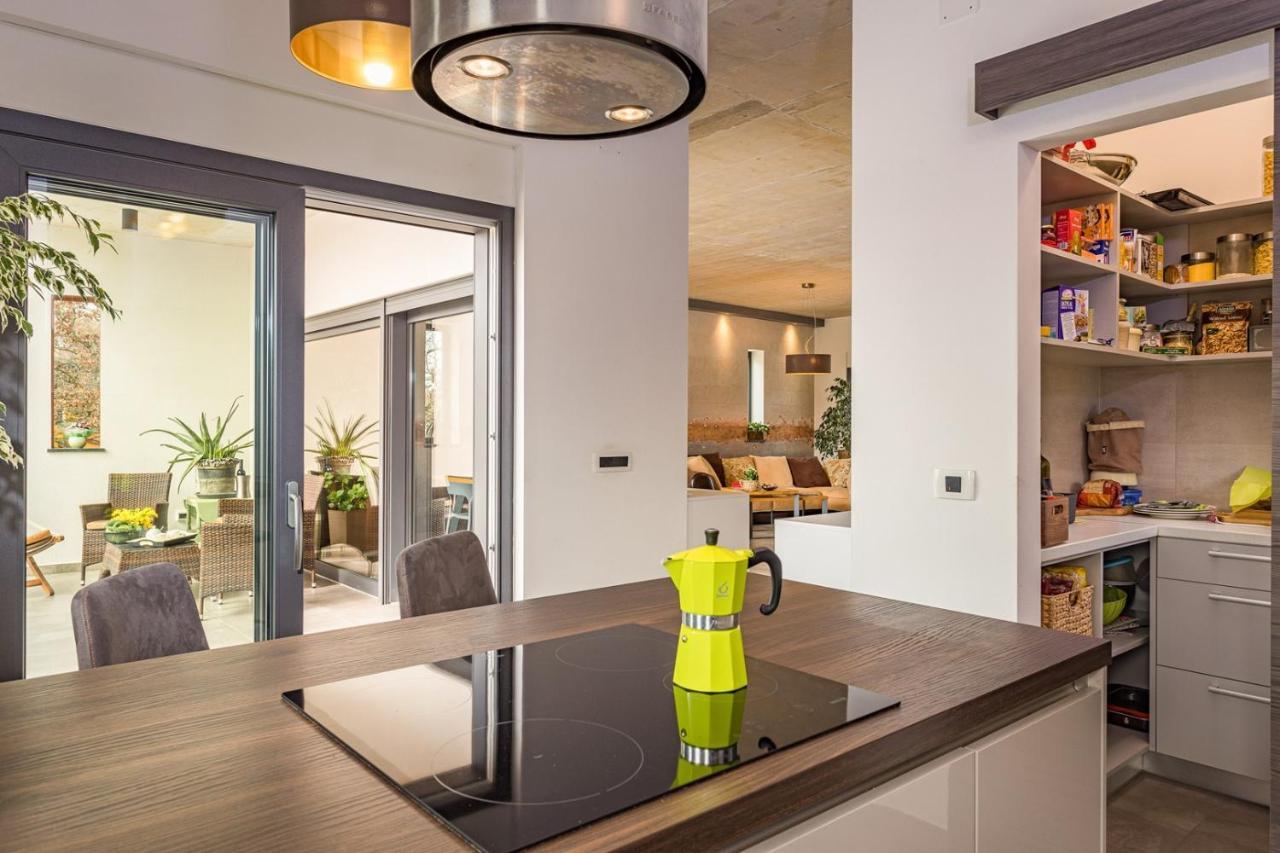 Apartments Bijou With Big Private Garden Near Umag Vilanija Екстериор снимка