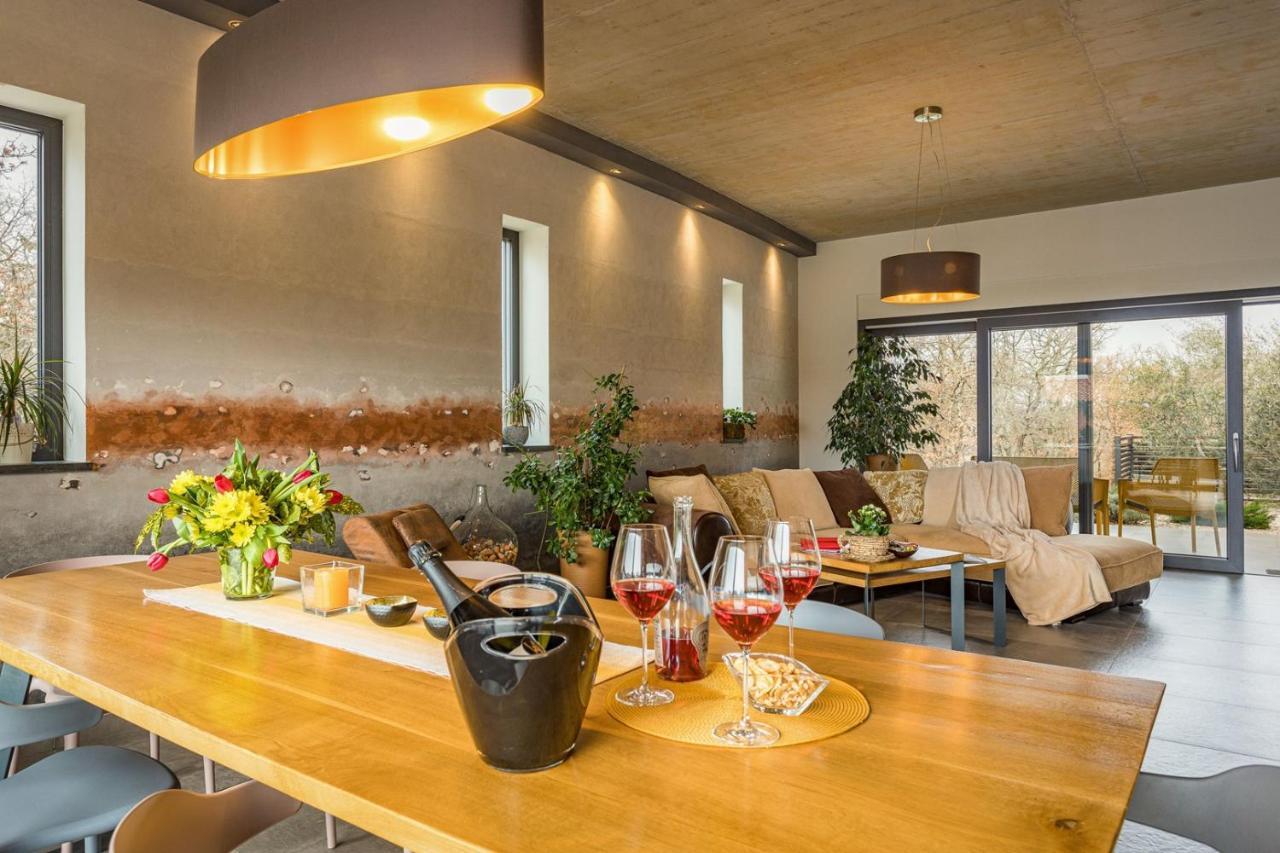 Apartments Bijou With Big Private Garden Near Umag Vilanija Екстериор снимка