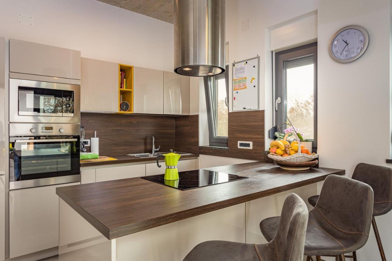 Apartments Bijou With Big Private Garden Near Umag Vilanija Екстериор снимка