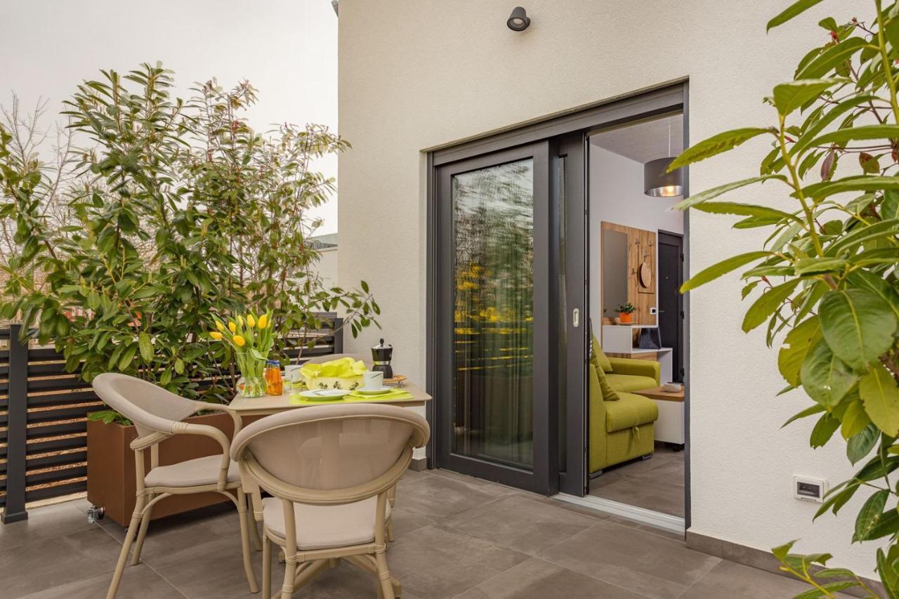 Apartments Bijou With Big Private Garden Near Umag Vilanija Екстериор снимка
