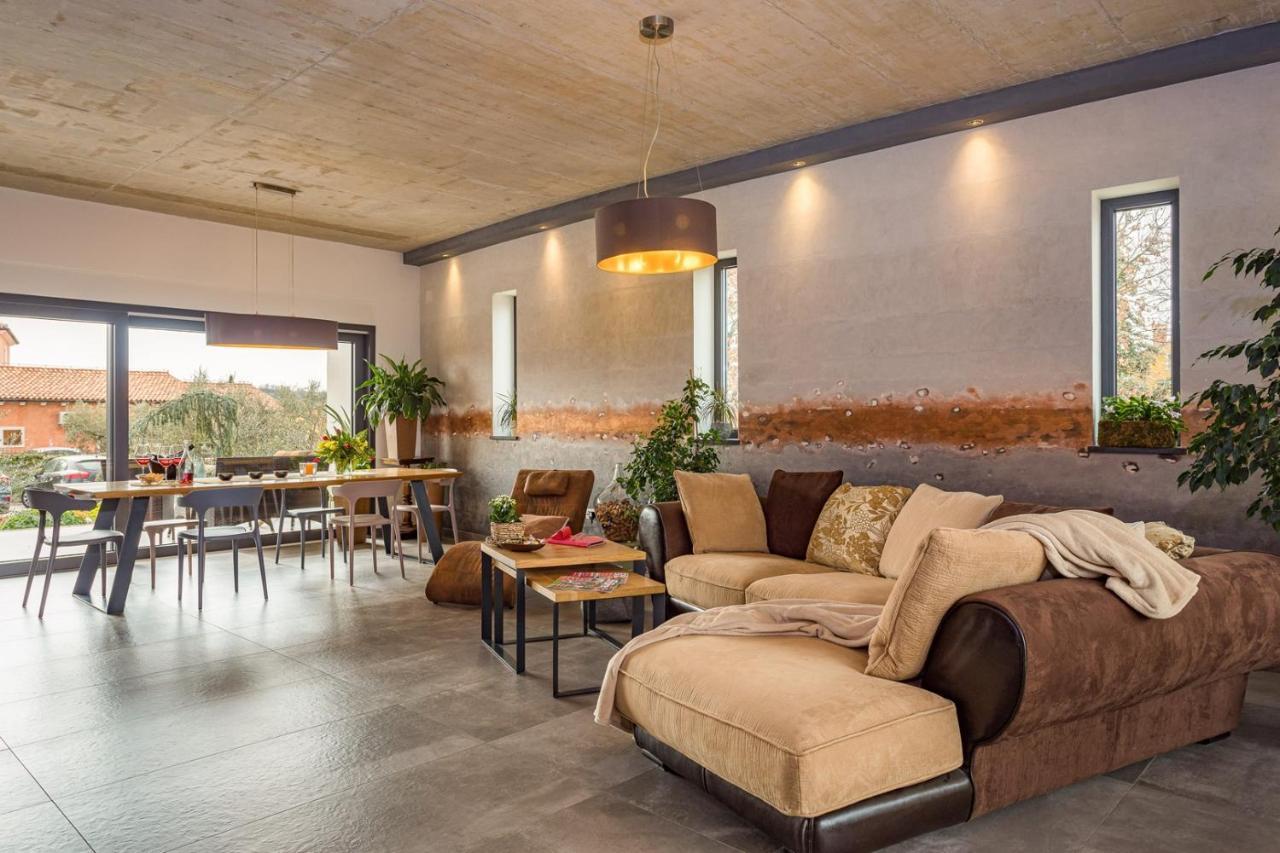 Apartments Bijou With Big Private Garden Near Umag Vilanija Екстериор снимка