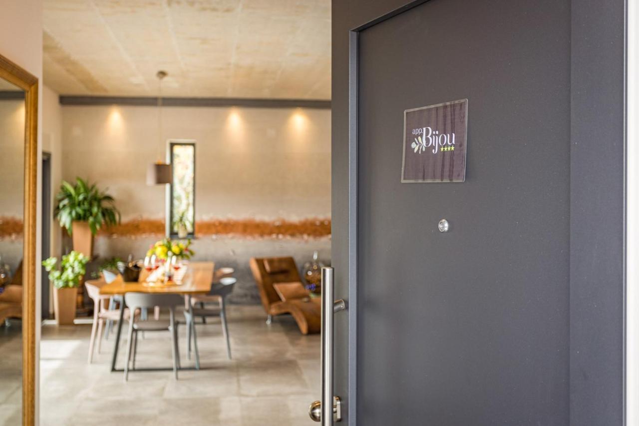 Apartments Bijou With Big Private Garden Near Umag Vilanija Екстериор снимка